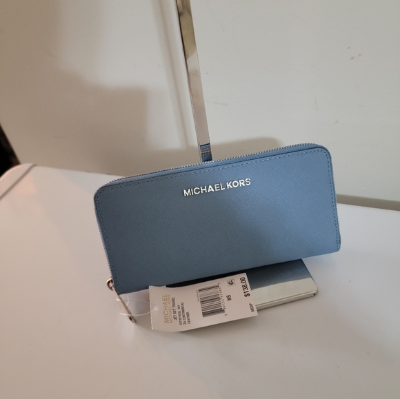 NWT Micheal kors continental wallet - Picture 1 of 5